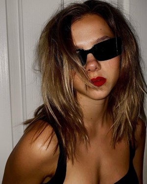 Phoebe Combes Photo #39