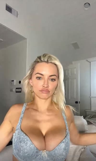 Lindsey Pelas