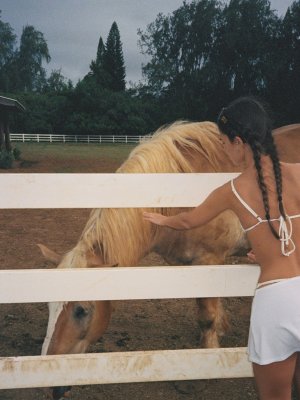Leah Halton Photo #138