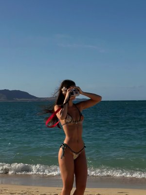 Leah Halton Photo #133