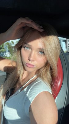 Kyla Dodds Photo #198