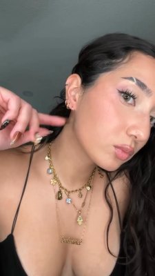 Sabrina Pezeshkian