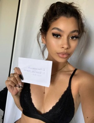 Emiliemr emilie06000 Nude Leaks OnlyFans Photos #1