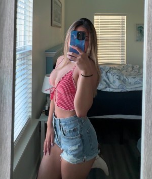 Emily Guyen emilyguyen522 Nude Leaks OnlyFans Photos #2