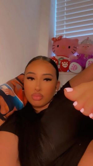 prettiest toesx yassykins Nude Leaks OnlyFans Photos #2