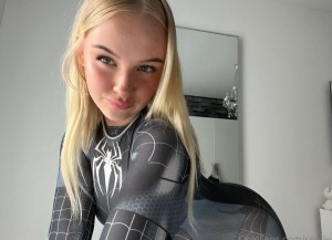 sophie mzt Nude Leaks OnlyFans Photos #3