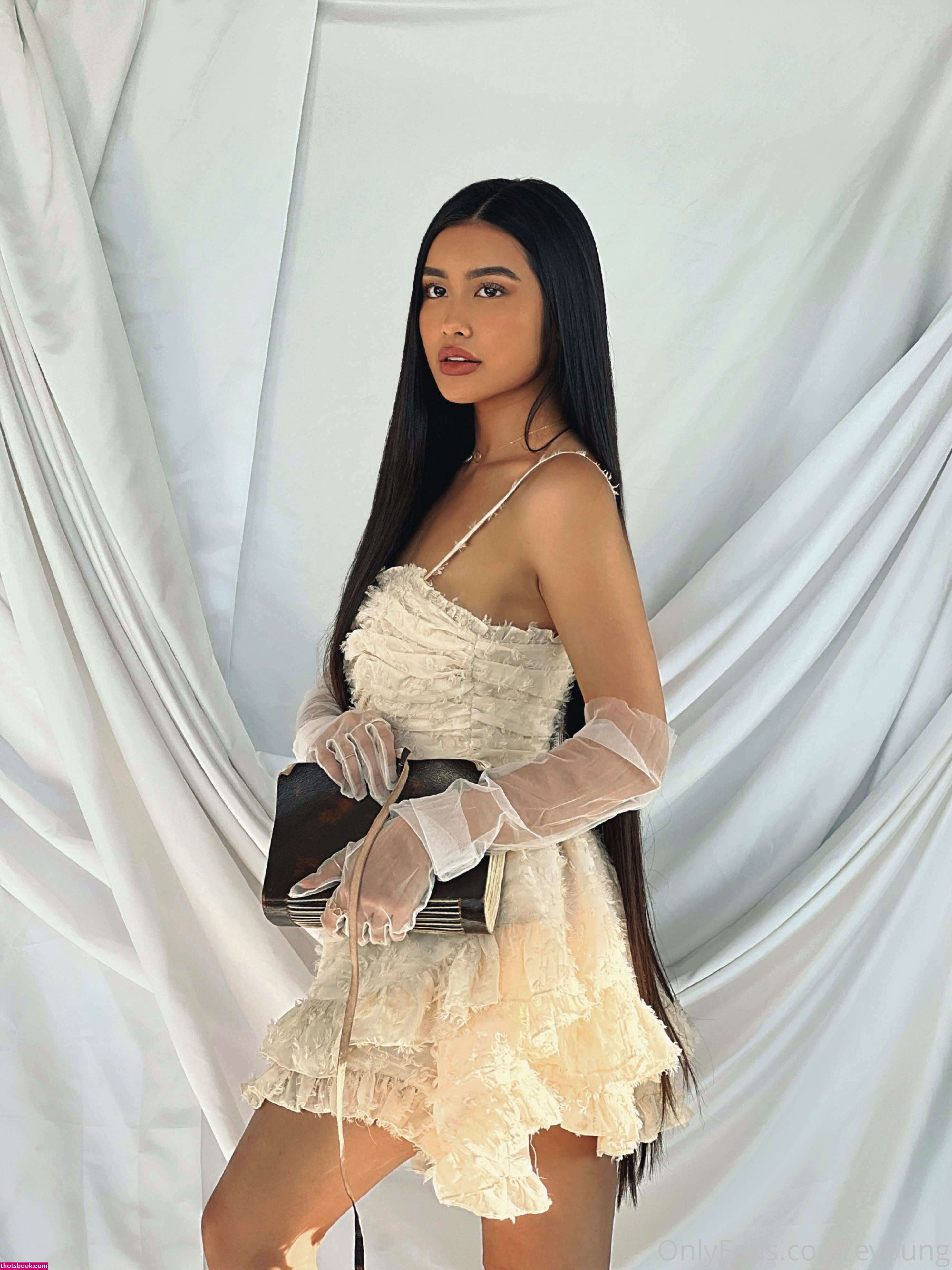 eyoung Nude OnlyFans Photos #4 923090