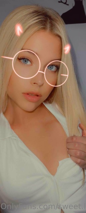 Sweet Little Mia sweet littlemia Nude Leaks OnlyFans Photos #3