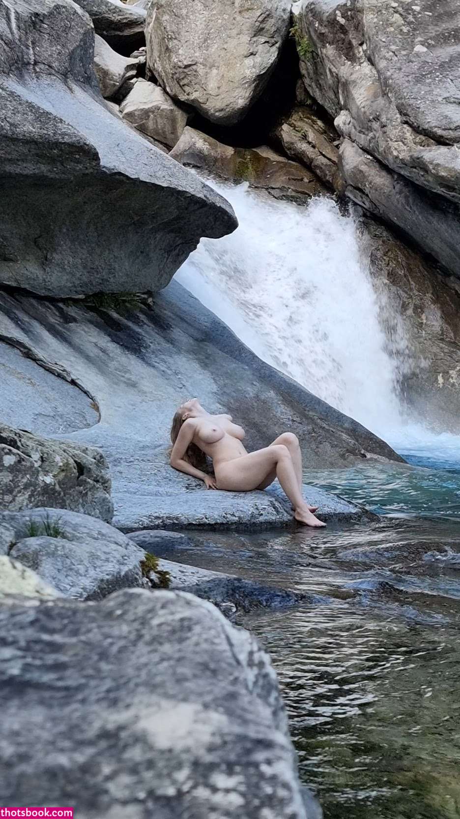 luizaconlaz Daphnelu Nude Leaks OnlyFans Photos #22 1933581