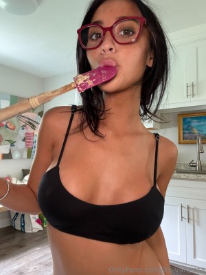 hangoutwithvanessa its vanessa Nude Leaks OnlyFans Photos #3