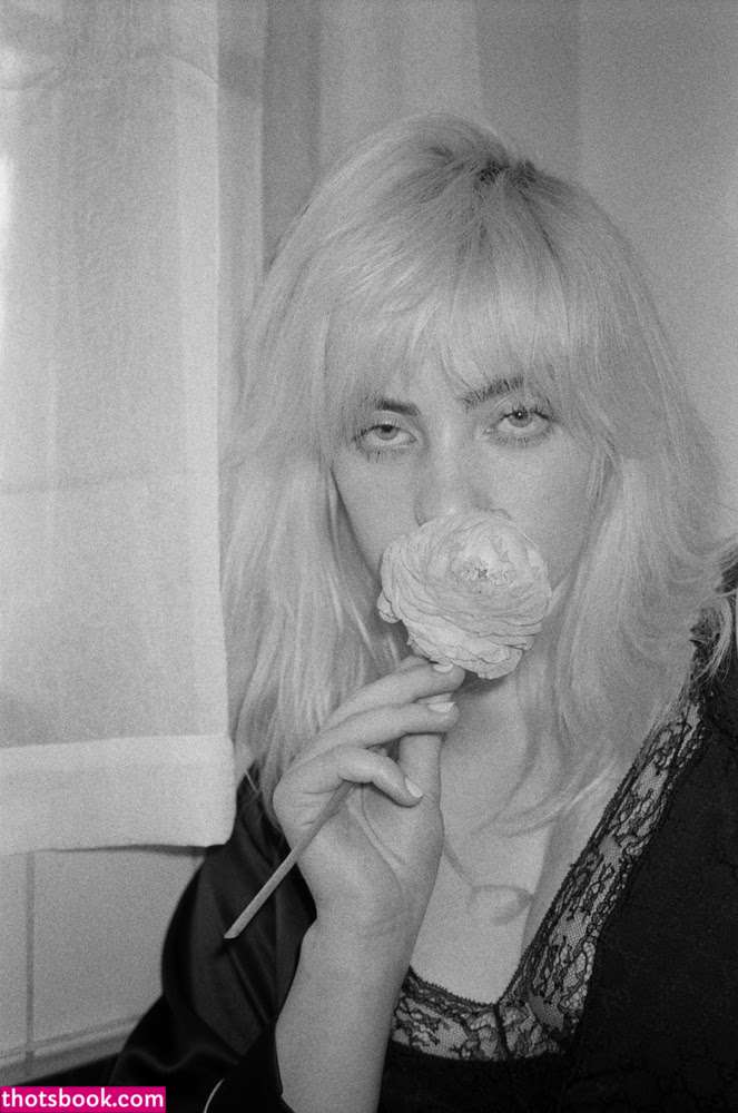 Billie Eilish Nude Photos #19 412349