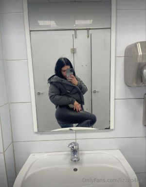 lizzzola Nude Leaks OnlyFans Photos #3